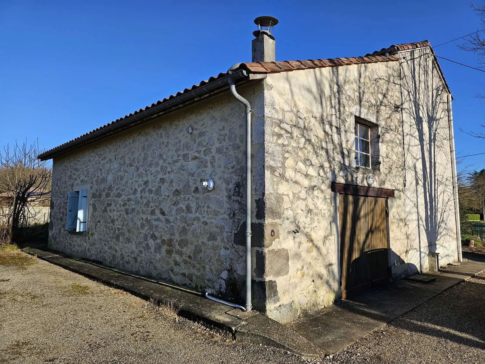 Maison en pierre de 98 m² avec terrain à Lavardac (47) - 3 chambres, garage et vie de plain-pied 