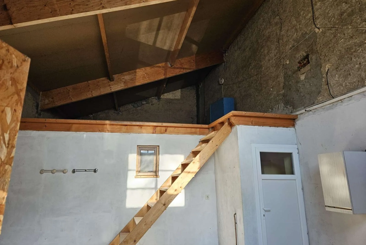 Maison en pierre de 98 m² avec terrain à Lavardac (47) - 3 chambres, garage et vie de plain-pied 