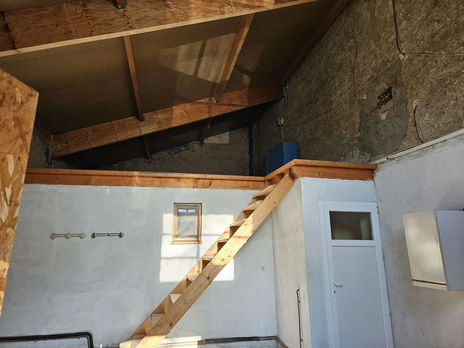 Maison en pierre de 98 m² avec terrain à Lavardac (47) - 3 chambres, garage et vie de plain-pied 