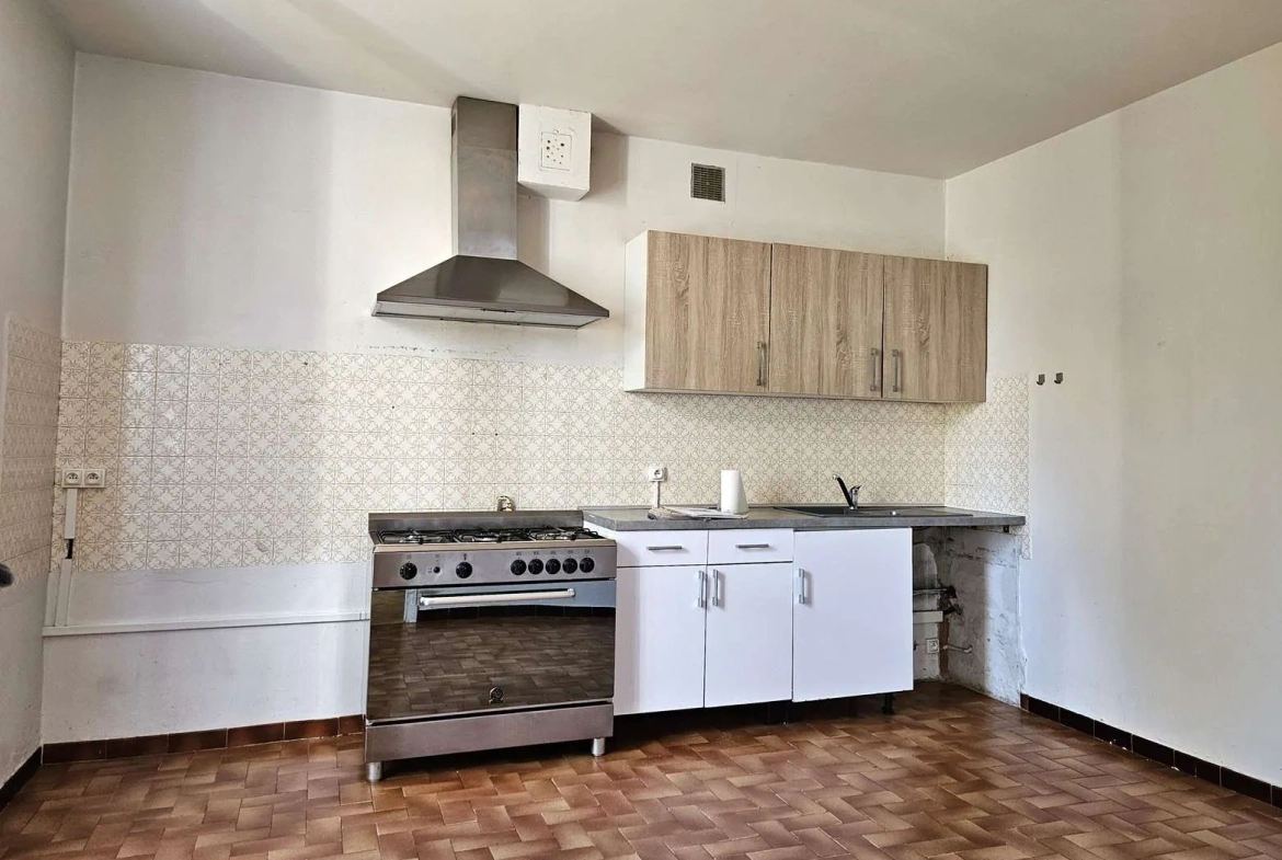 Maison en pierre de 98 m² avec terrain à Lavardac (47) - 3 chambres, garage et vie de plain-pied 