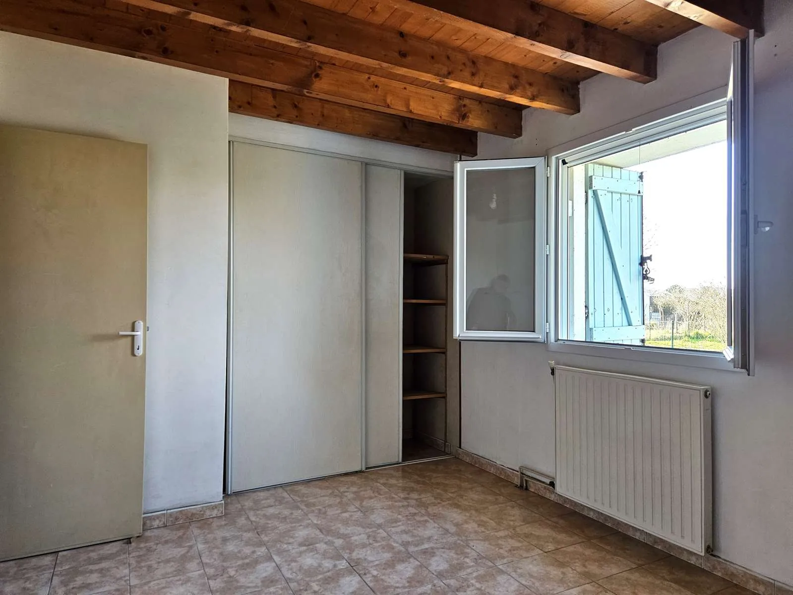Maison en pierre de 98 m² avec terrain à Lavardac (47) - 3 chambres, garage et vie de plain-pied 