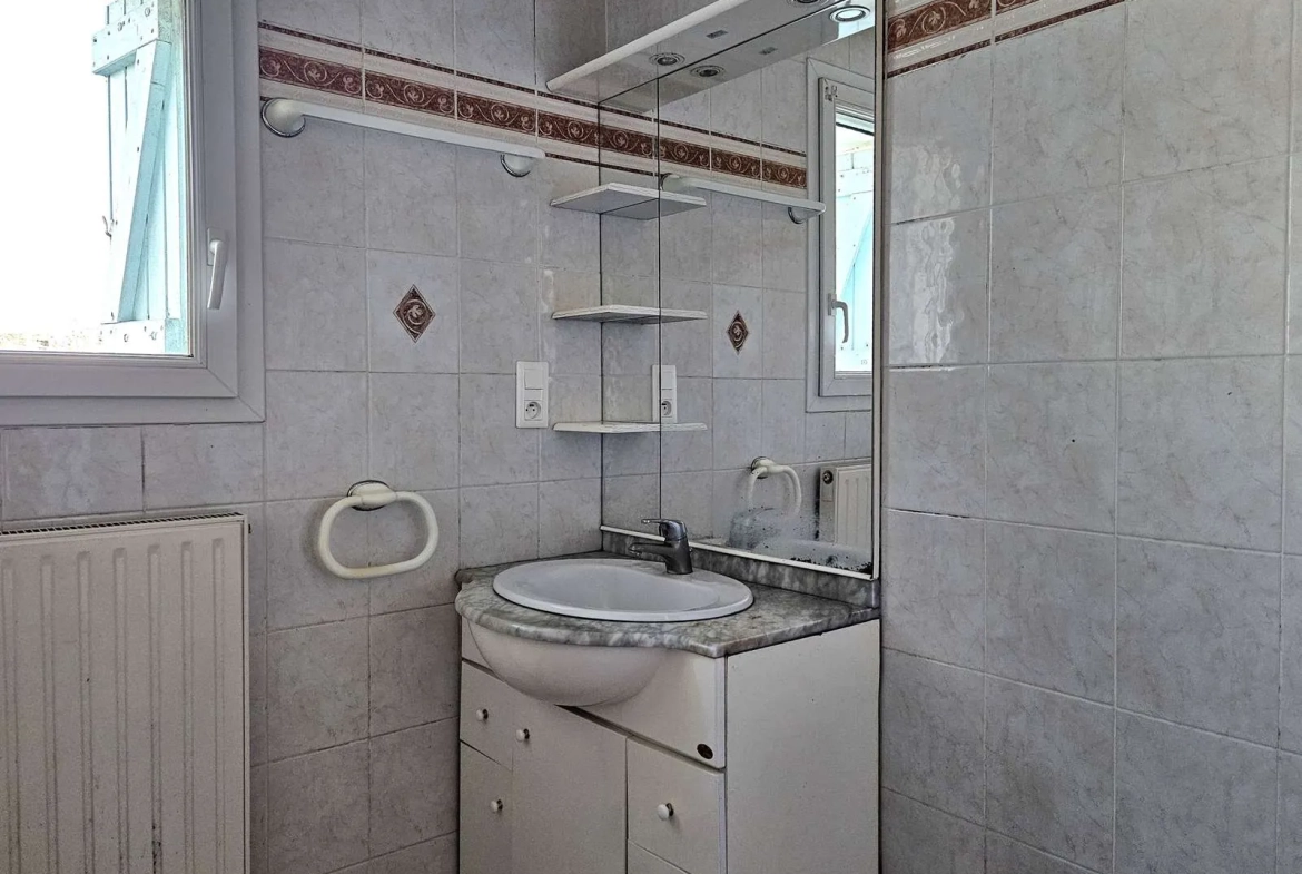 Maison en pierre de 98 m² avec terrain à Lavardac (47) - 3 chambres, garage et vie de plain-pied 