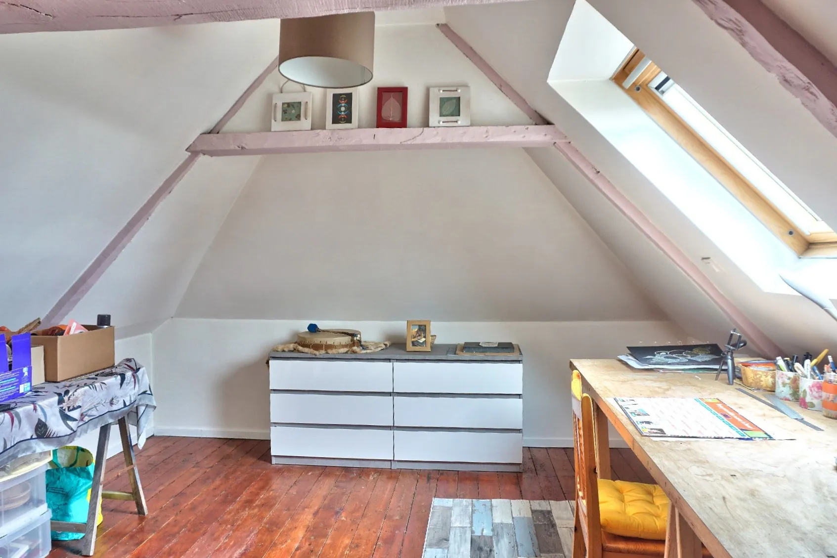 Maison en pierre à Goudelin proche écoles, avec cour et charme rustique 