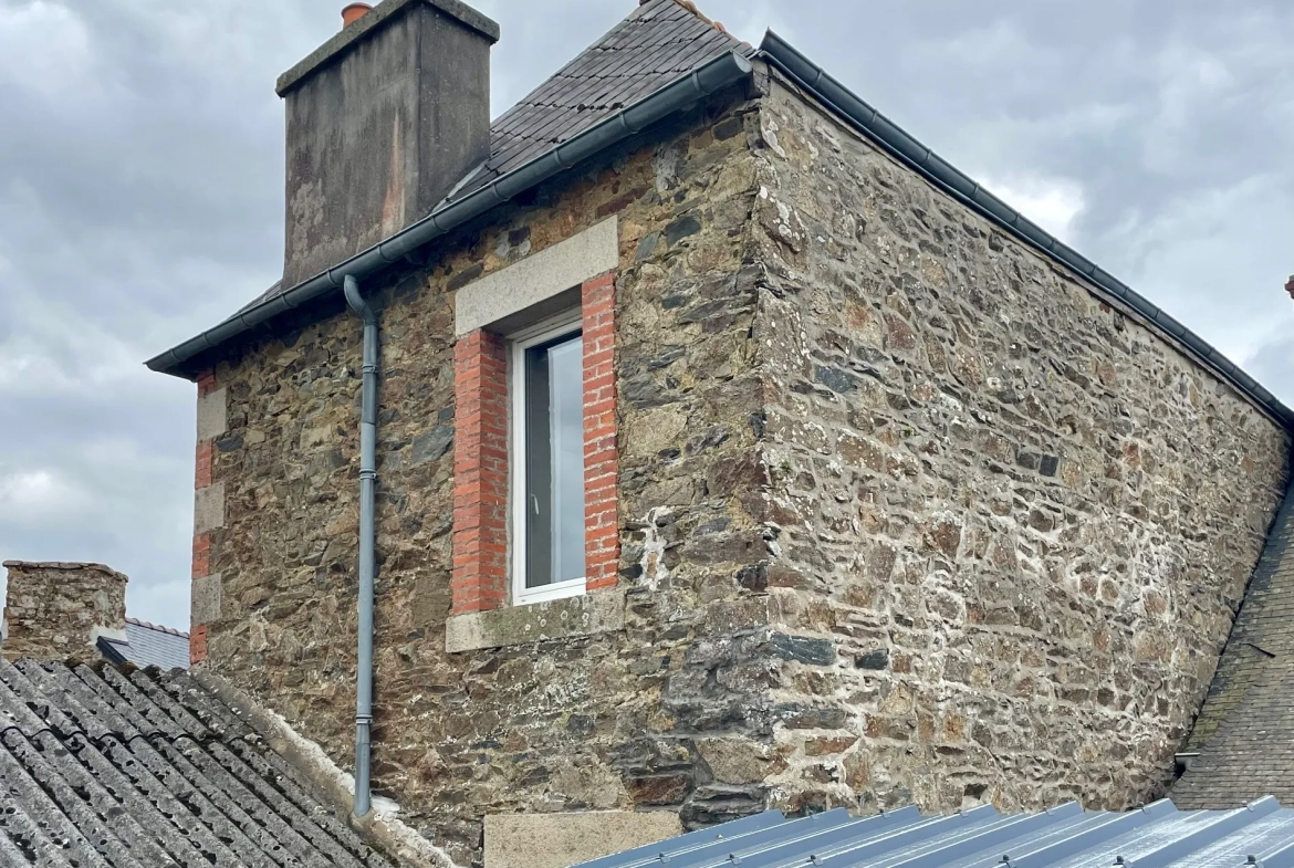 Maison en pierre à Goudelin proche écoles, avec cour et charme rustique 