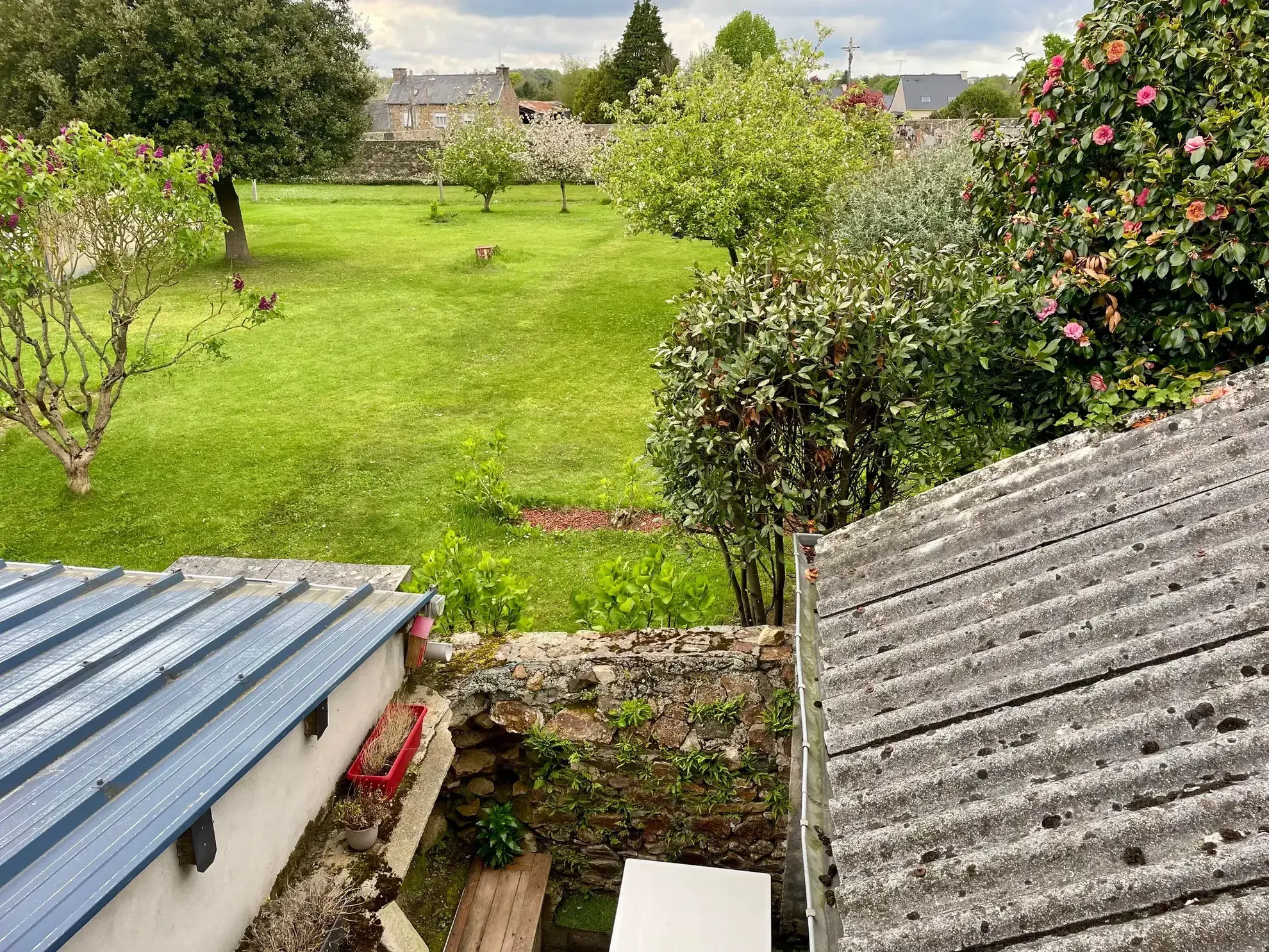 Maison en pierre à Goudelin proche écoles, avec cour et charme rustique 