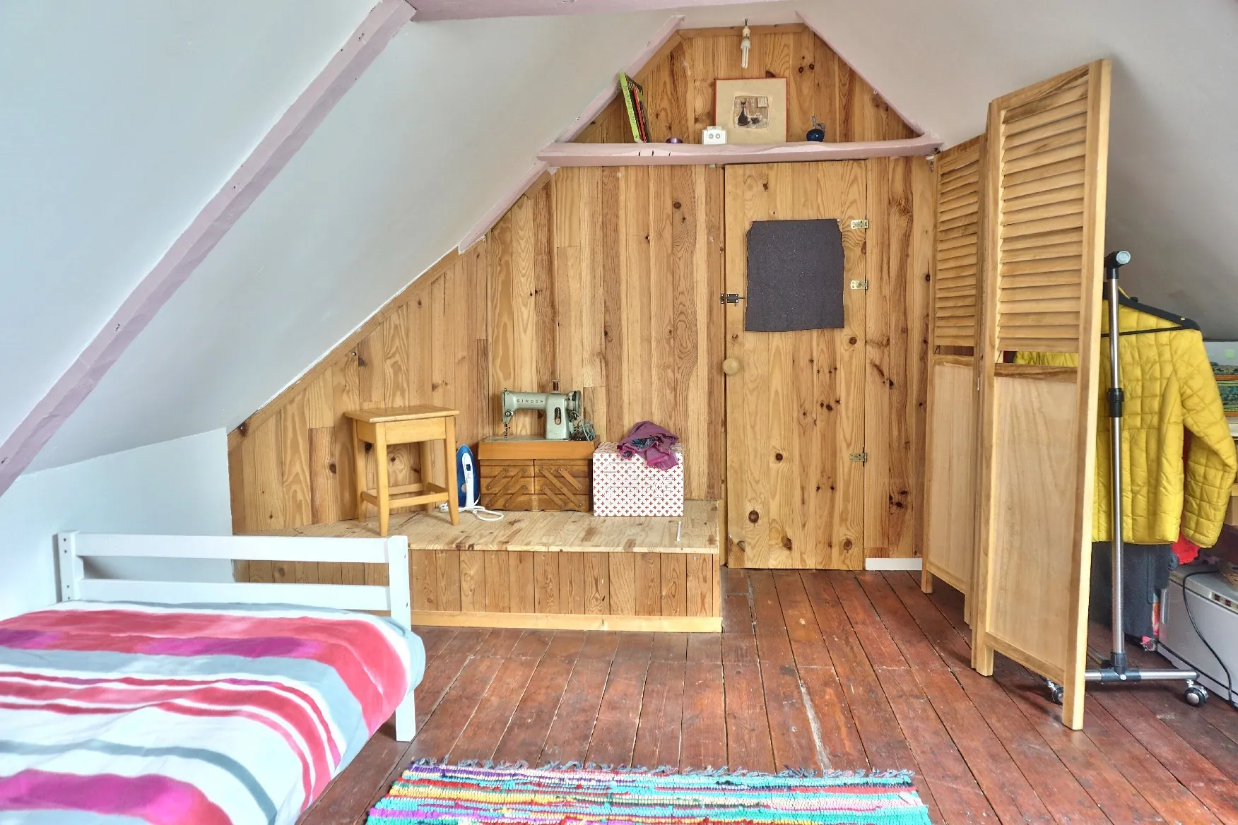 Maison en pierre à Goudelin proche écoles, avec cour et charme rustique 