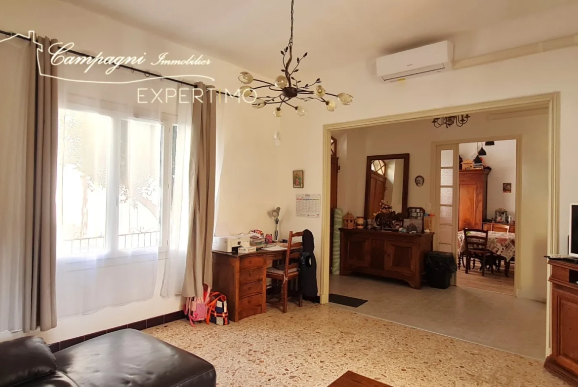 Magnifique mas de caractère avec terrasse, garage et parking à Malemort du Comtat 
