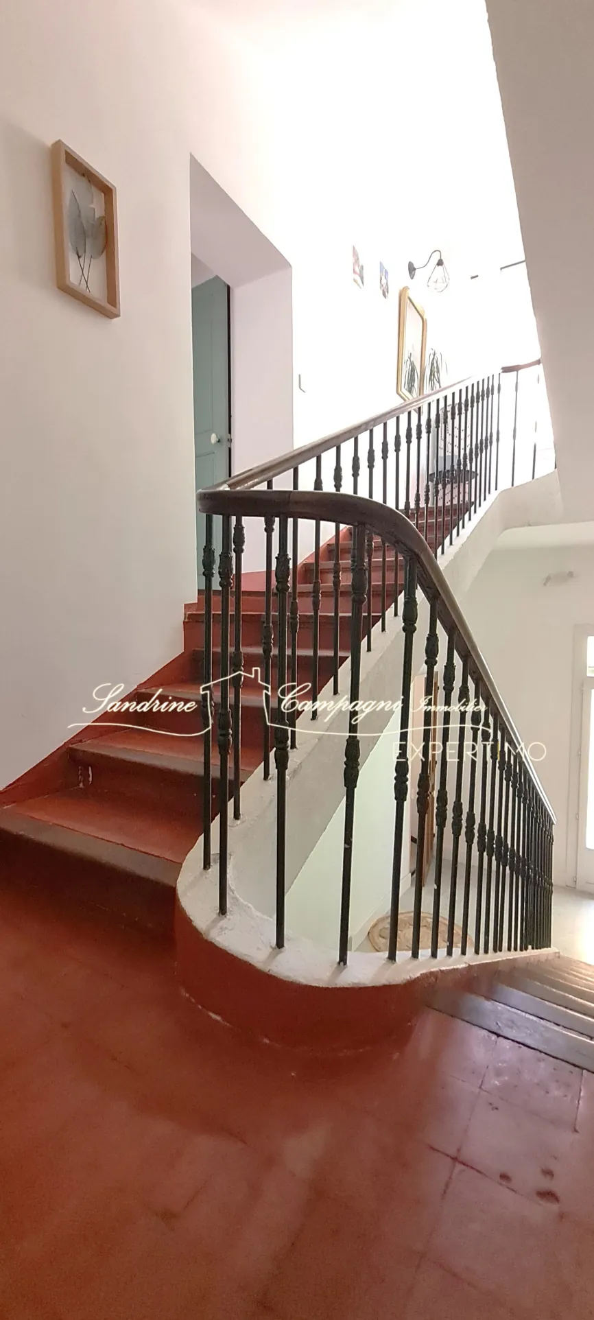 Magnifique mas de caractère avec terrasse, garage et parking à Malemort du Comtat 