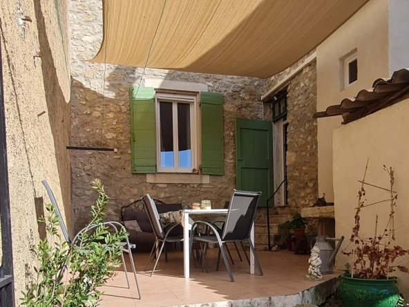 Magnifique mas de caractère avec terrasse, garage et parking à Malemort du Comtat