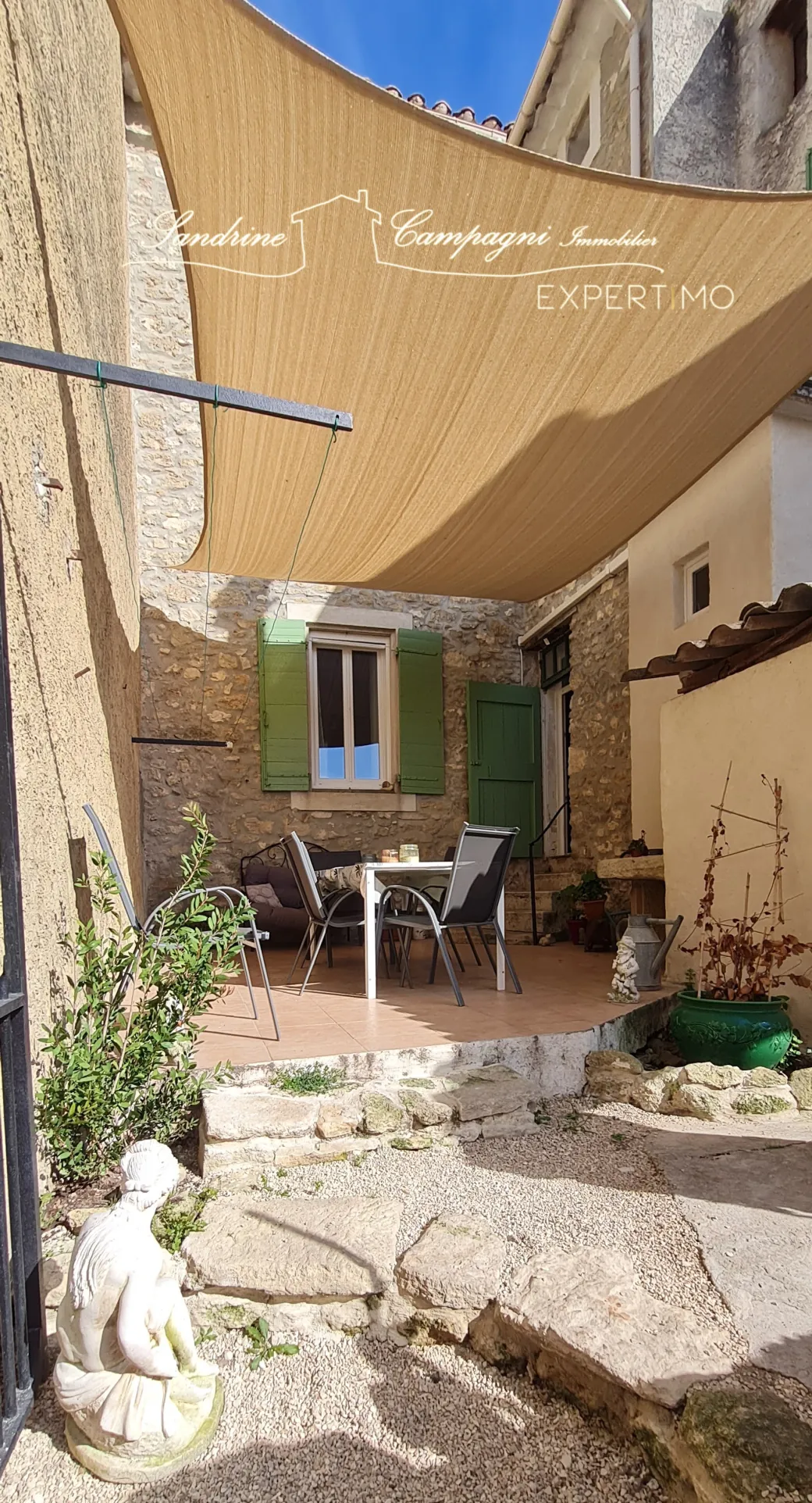 Magnifique mas de caractère avec terrasse, garage et parking à Malemort du Comtat 