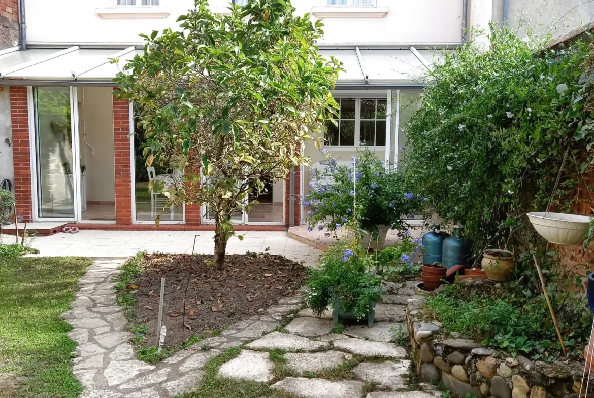 Maison de ville avec jardin à Moissac, 4 chambres, véranda et vue sur les coteaux 