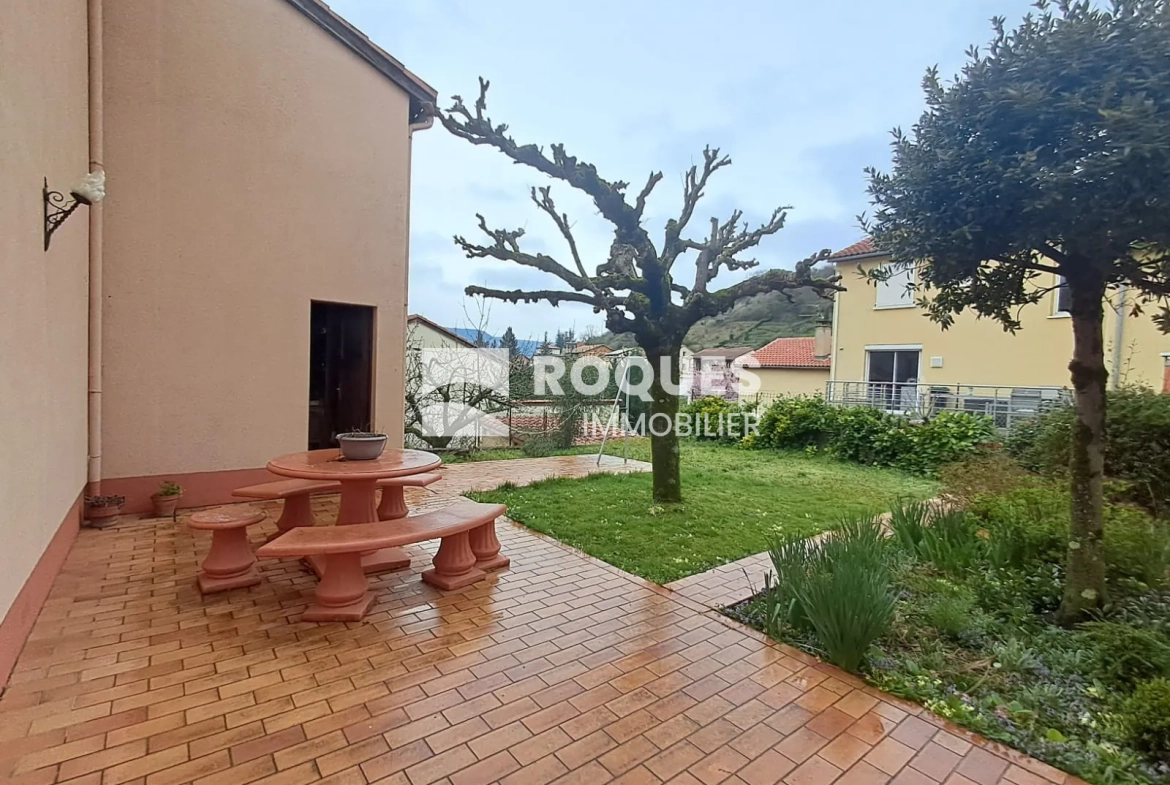 Maison T5 à Millau avec jardin, garage et terrasse - Construction 1979 