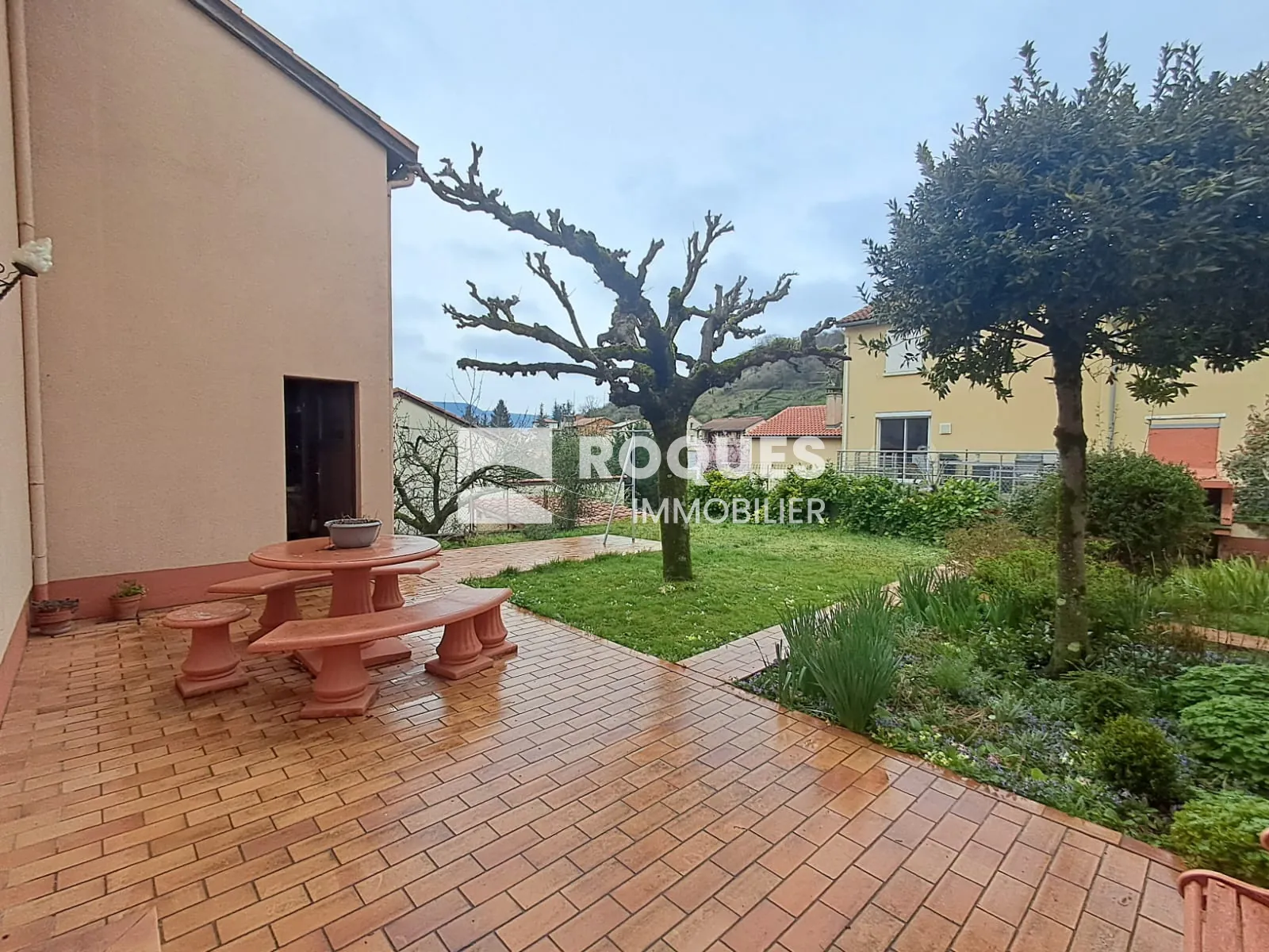 Maison T5 à Millau avec jardin, garage et terrasse - Construction 1979 
