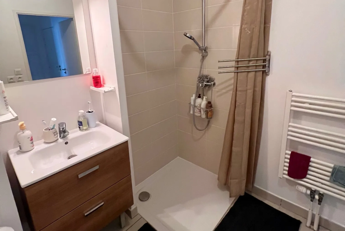 Appartement T2 lumineux de 42,69 m² à Lille avec parking et balcon – Idéal étudiant ou jeune actif 