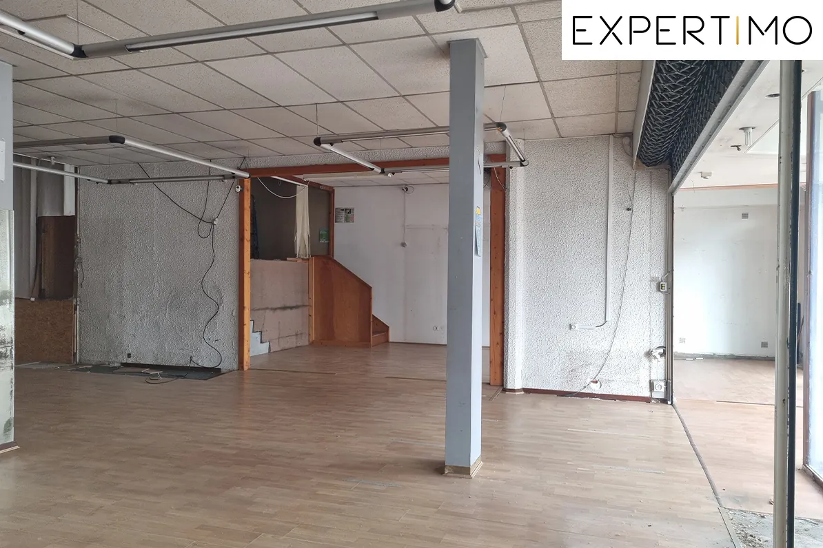 Ancien local commercial à Saint Eloy-les-Mines avec possibilités d’aménagement – Prix attractif 