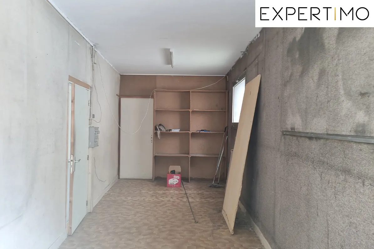 Ancien local commercial à Saint Eloy-les-Mines avec possibilités d’aménagement – Prix attractif 
