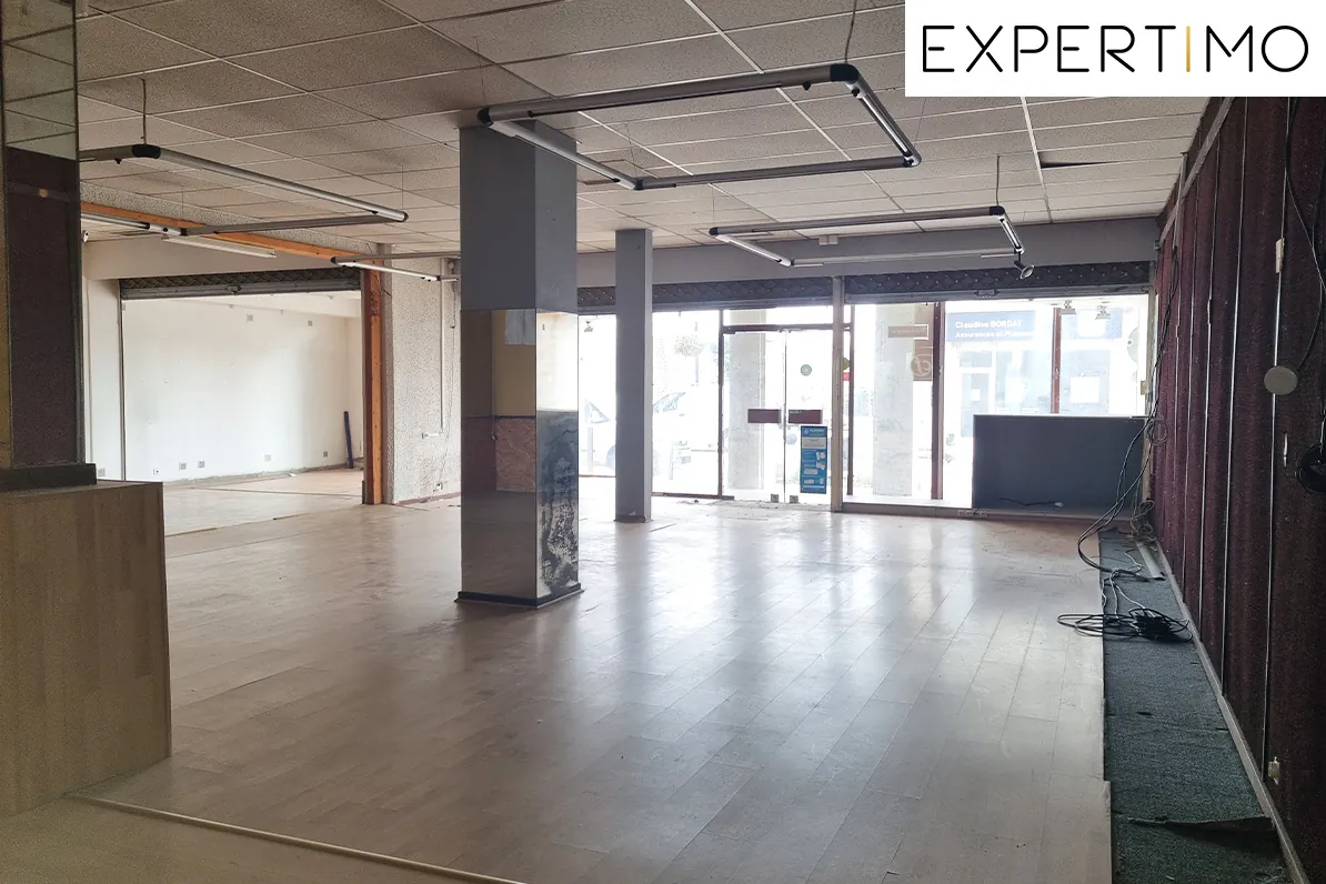 Ancien local commercial à Saint Eloy-les-Mines avec possibilités d’aménagement – Prix attractif 