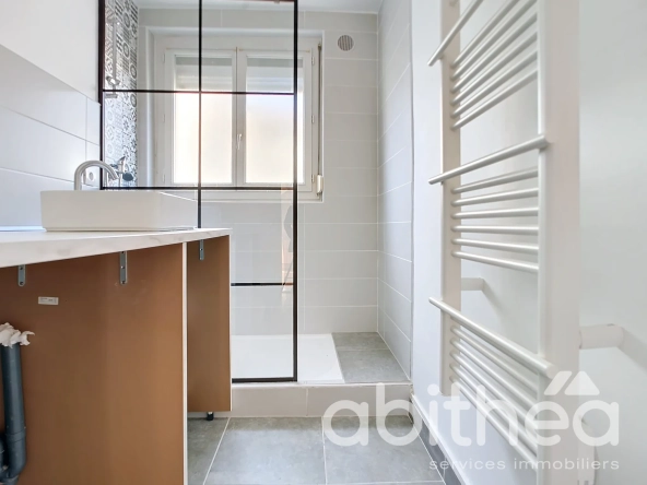 Appartement T4 lumineux à Troyes avec cave et stationnement, 71 m² 