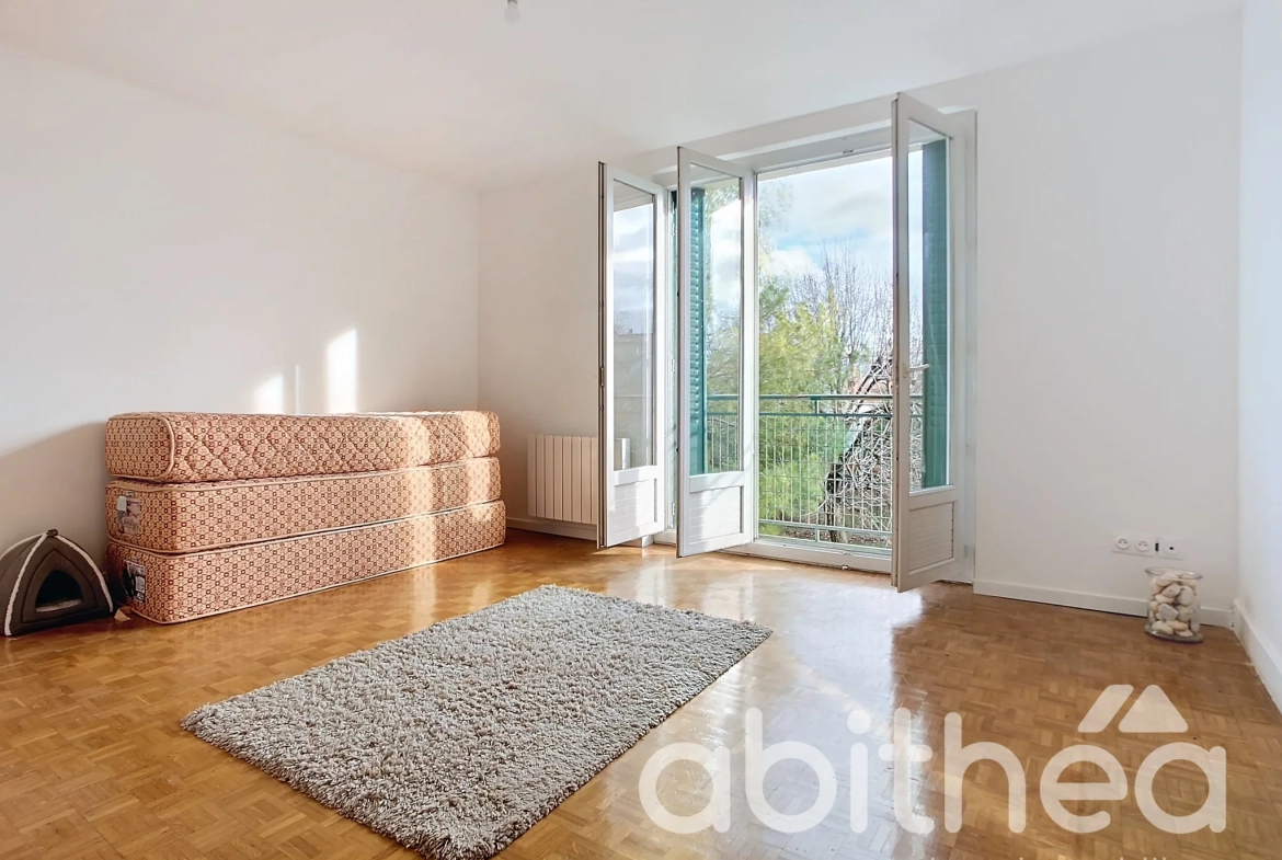 Appartement T4 lumineux à Troyes avec cave et stationnement, 71 m² 