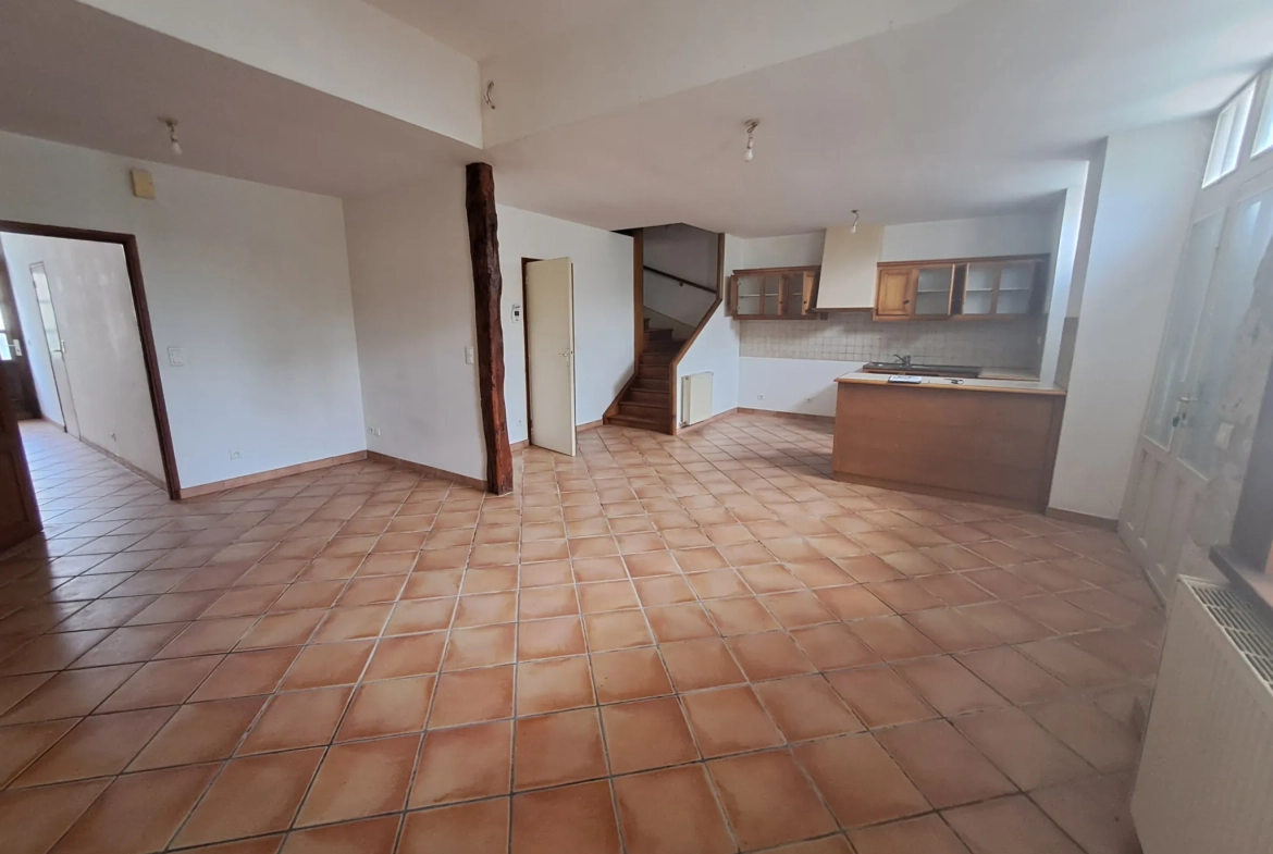 Maison de village à Beauville avec garage, 4 chambres, vue sur la vallée 