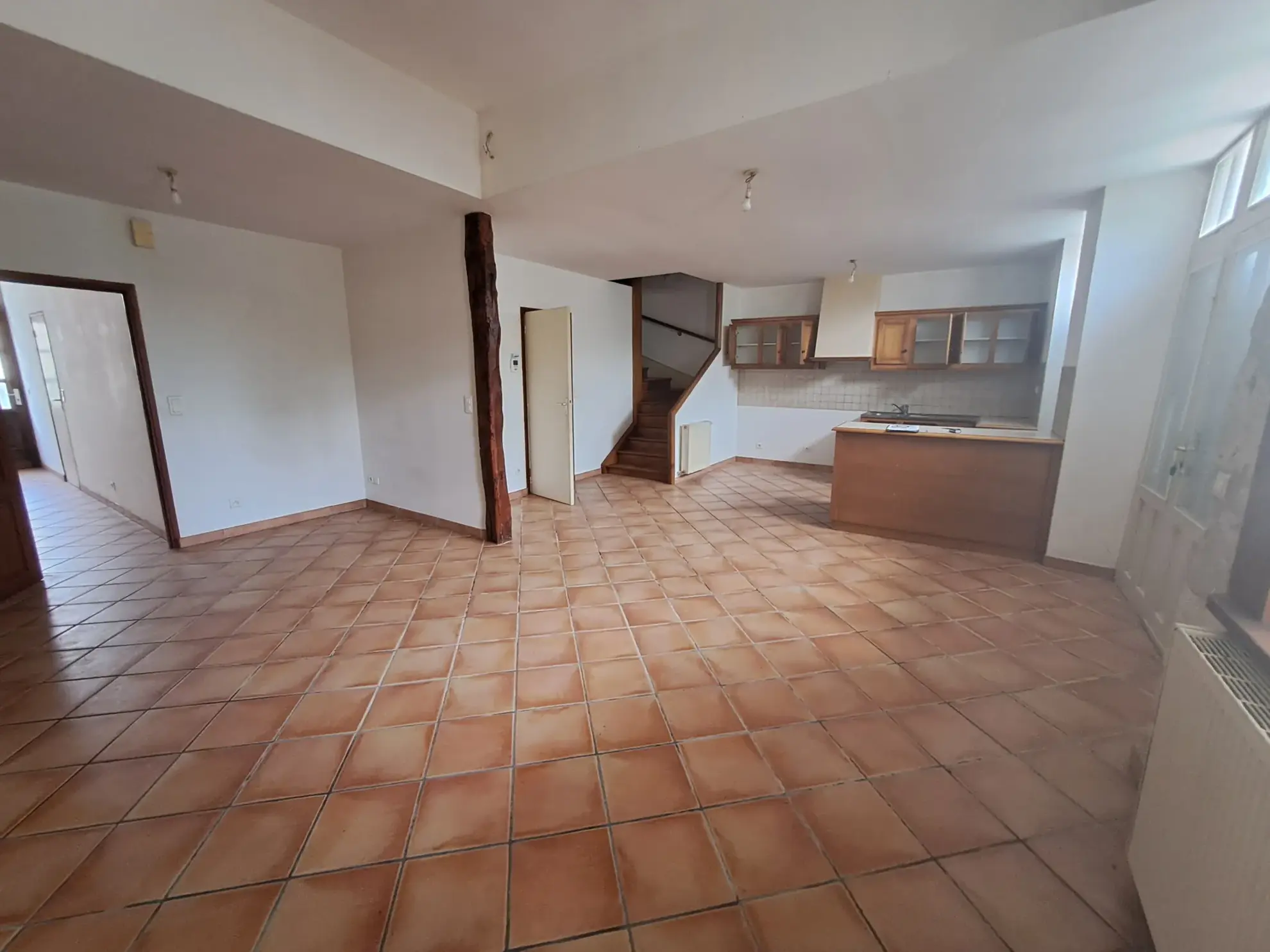 Maison de village à Beauville avec garage, 4 chambres, vue sur la vallée 
