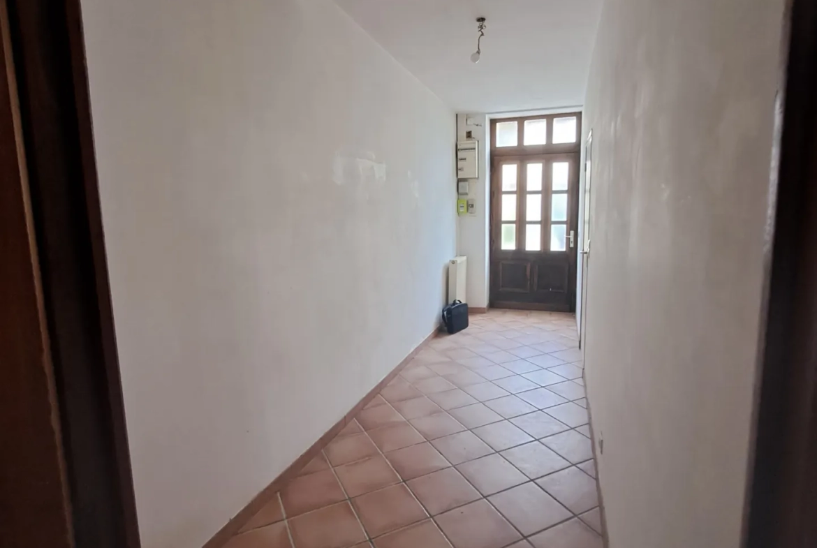 Maison de village à Beauville avec garage, 4 chambres, vue sur la vallée 