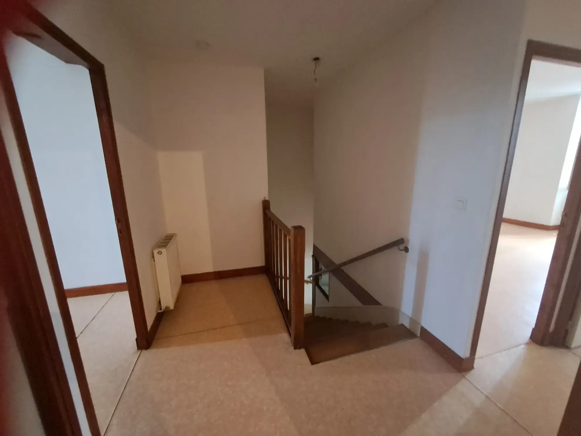 Maison de village à Beauville avec garage, 4 chambres, vue sur la vallée 