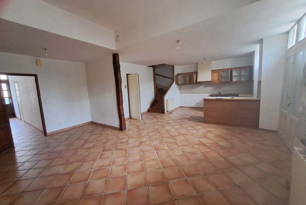 Maison de village à Beauville avec garage, 4 chambres, vue sur la vallée 