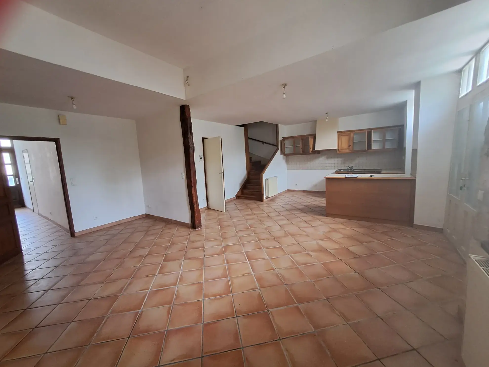 Maison de village à Beauville avec garage, 4 chambres, vue sur la vallée 