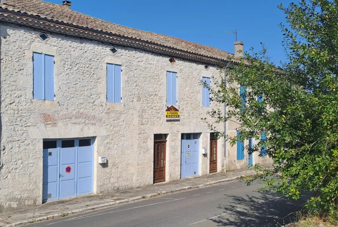 Maison de village à Beauville avec garage, 4 chambres, vue sur la vallée 