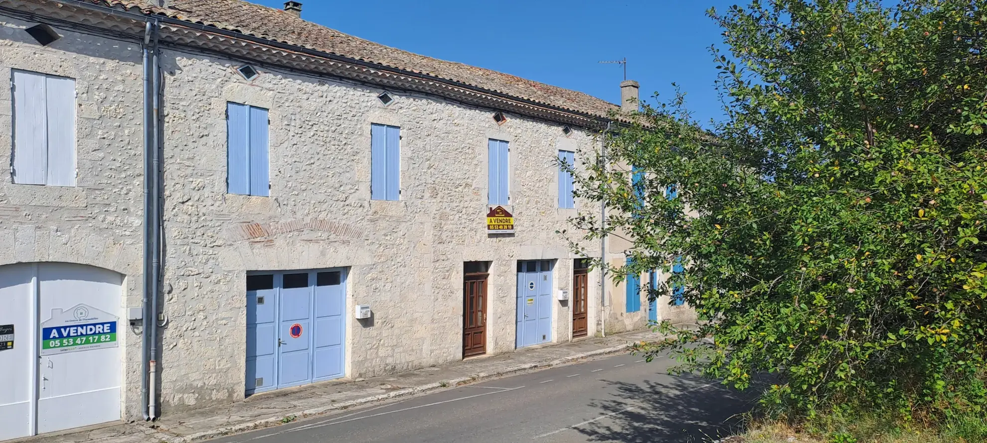 Maison de village à Beauville avec garage, 4 chambres, vue sur la vallée 