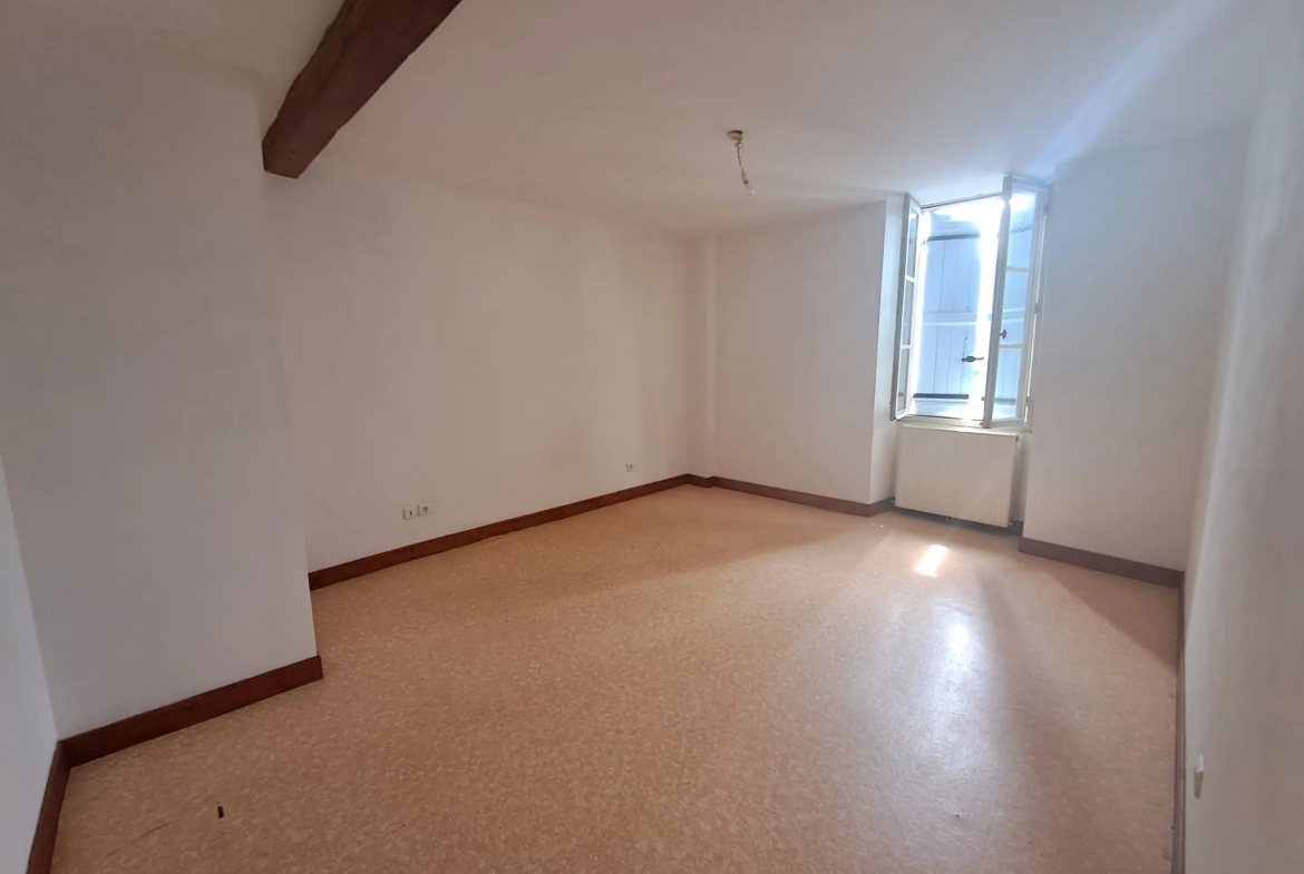 Maison de village à Beauville avec garage, 4 chambres, vue sur la vallée 
