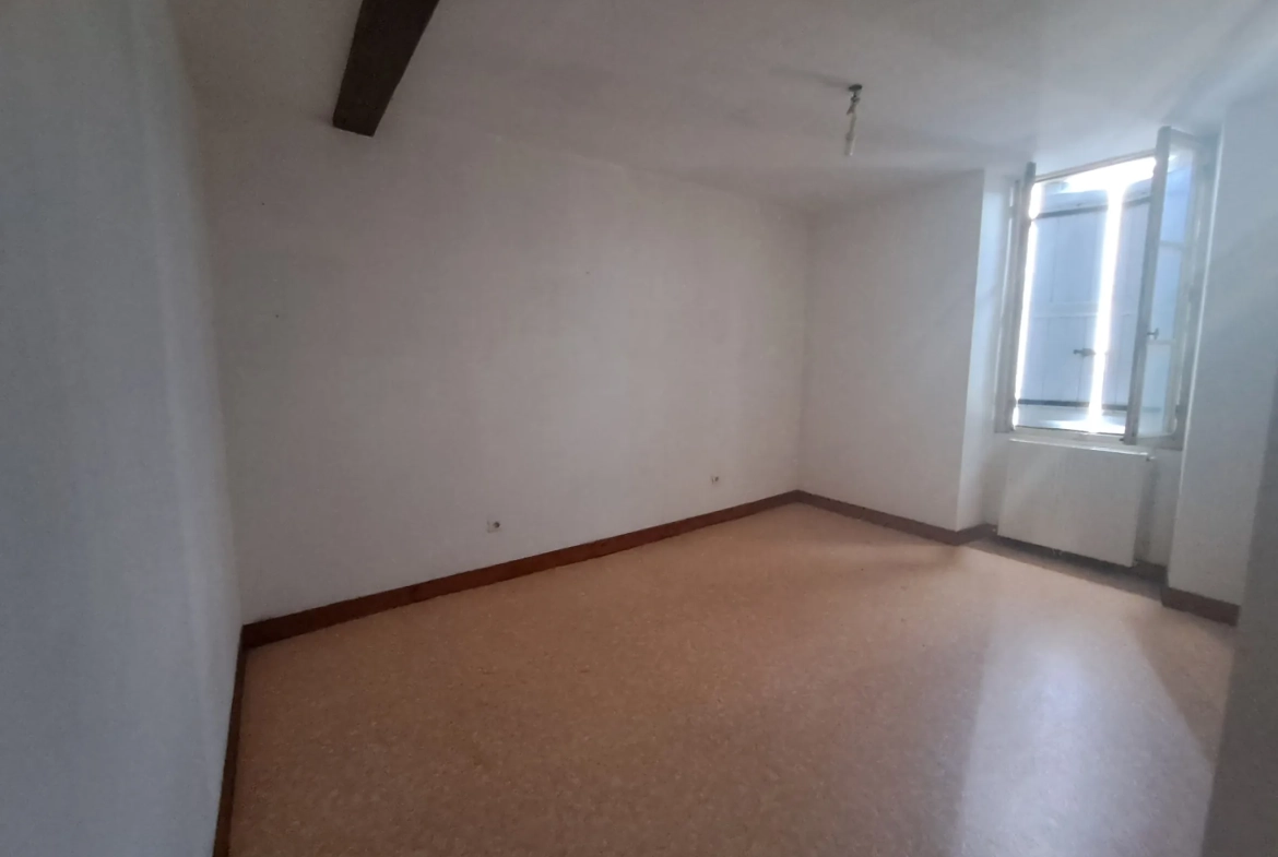 Maison de village à Beauville avec garage, 4 chambres, vue sur la vallée 