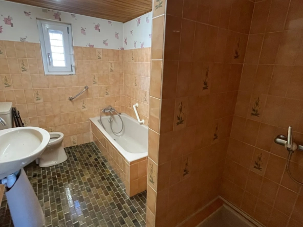 Charmante maison alsacienne avec dépendance et jardin ensoleillé à Galfingue 