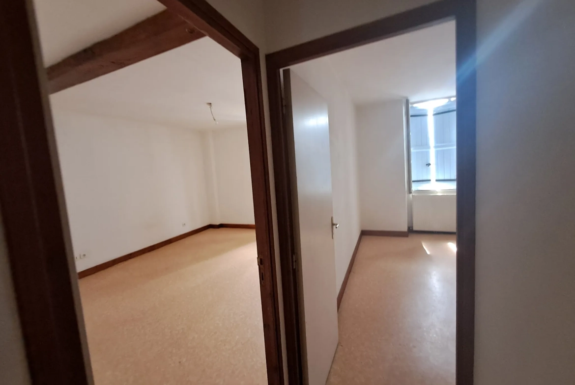 Maison de village à Beauville avec garage, 4 chambres, vue sur la vallée 