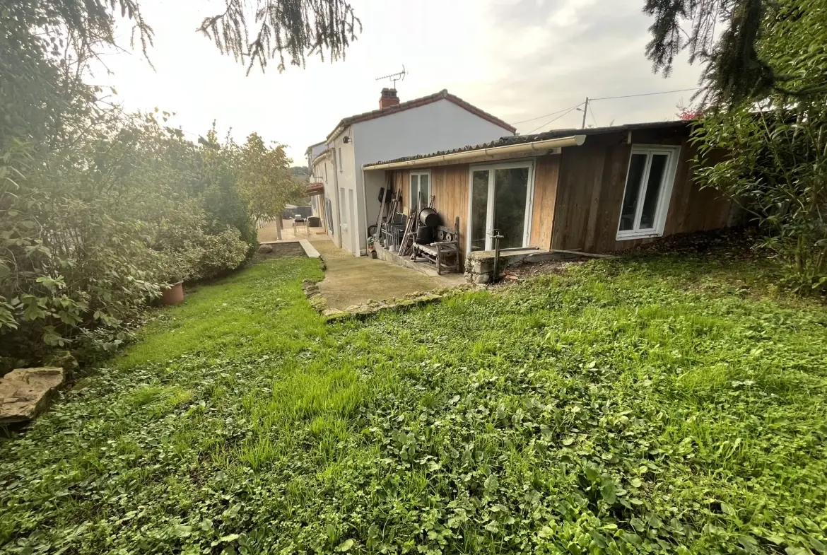 Maison à vendre à Thouars de 140 m² avec jardin et garage 