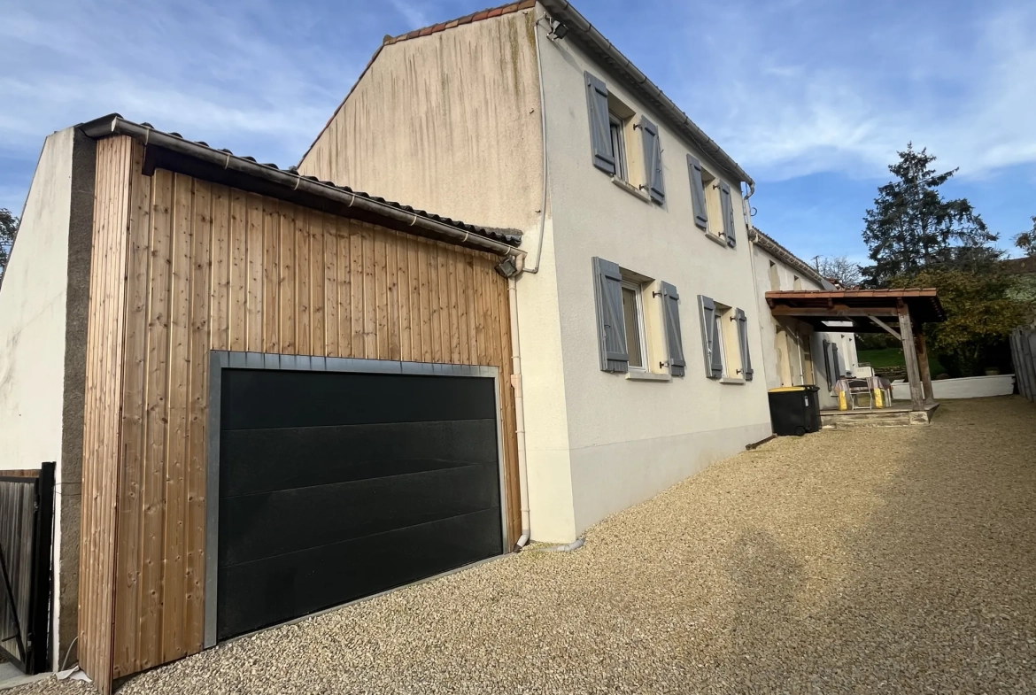 Maison à vendre à Thouars de 140 m² avec jardin et garage 
