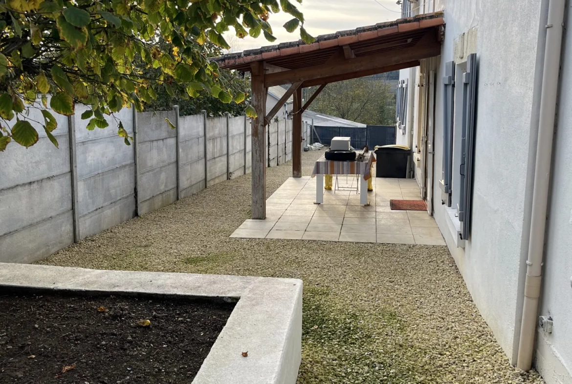 Maison à vendre à Thouars de 140 m² avec jardin et garage 