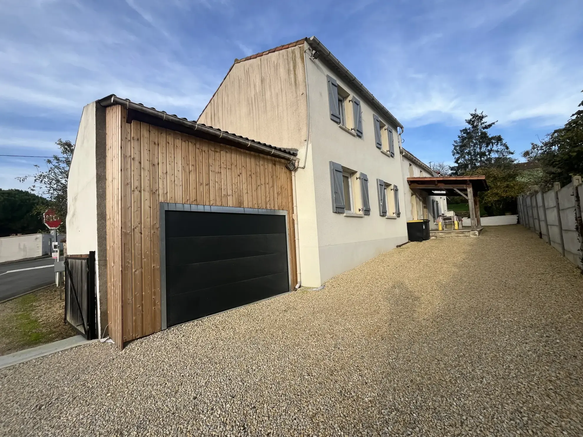 Maison à vendre à Thouars de 140 m² avec jardin et garage 