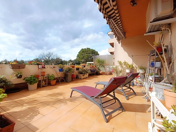 Appartement de 3 pièces avec terrasse panoramique à Grasse dans résidence seniors sécurisée