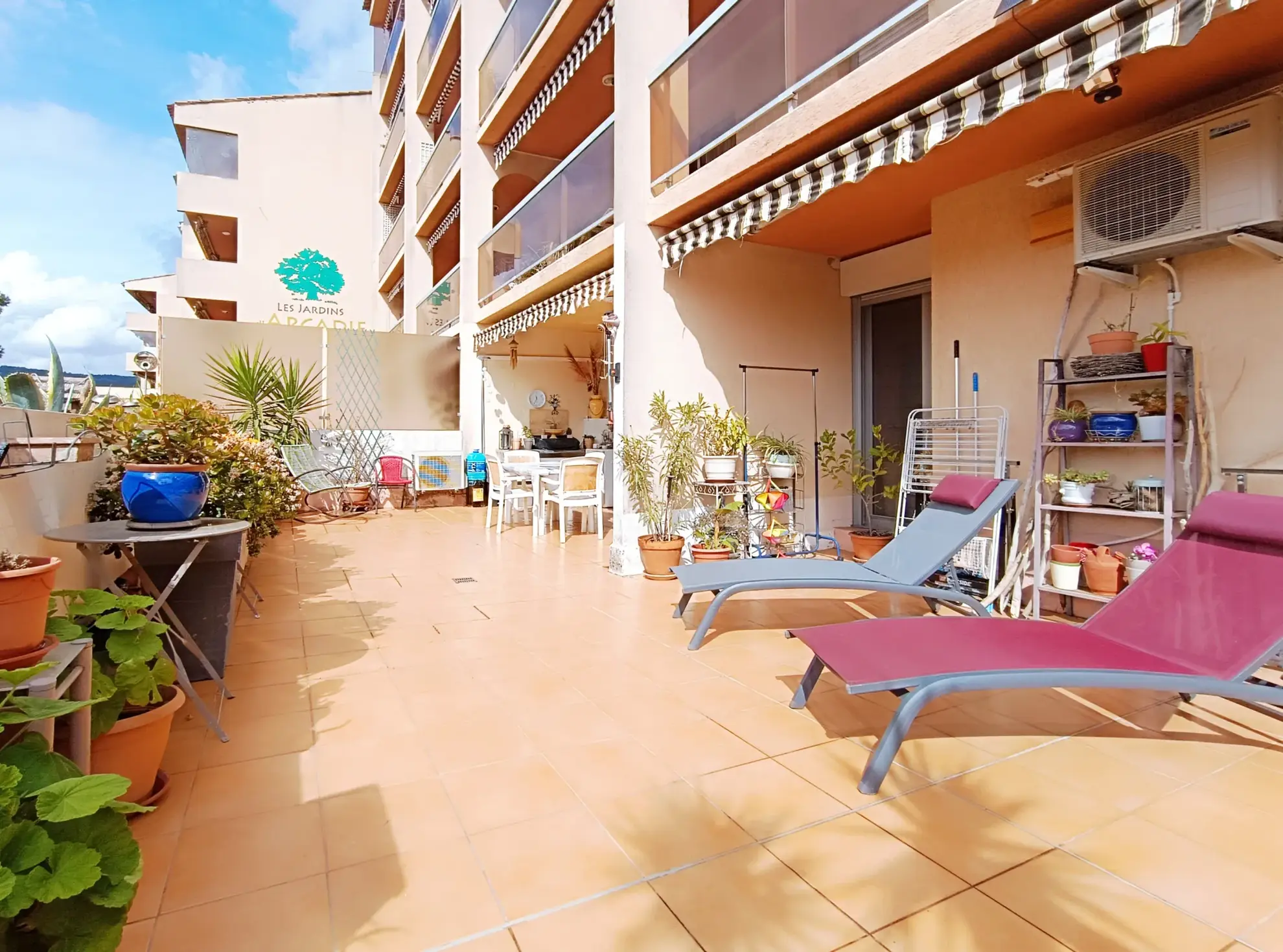 Appartement 3 pièces avec terrasse et vue panoramique à Grasse, résidence seniors 