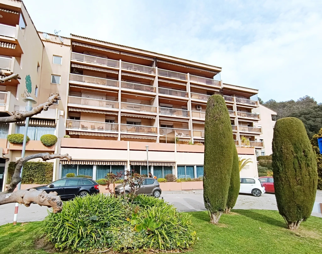Appartement 3 pièces avec terrasse et vue panoramique à Grasse, résidence seniors