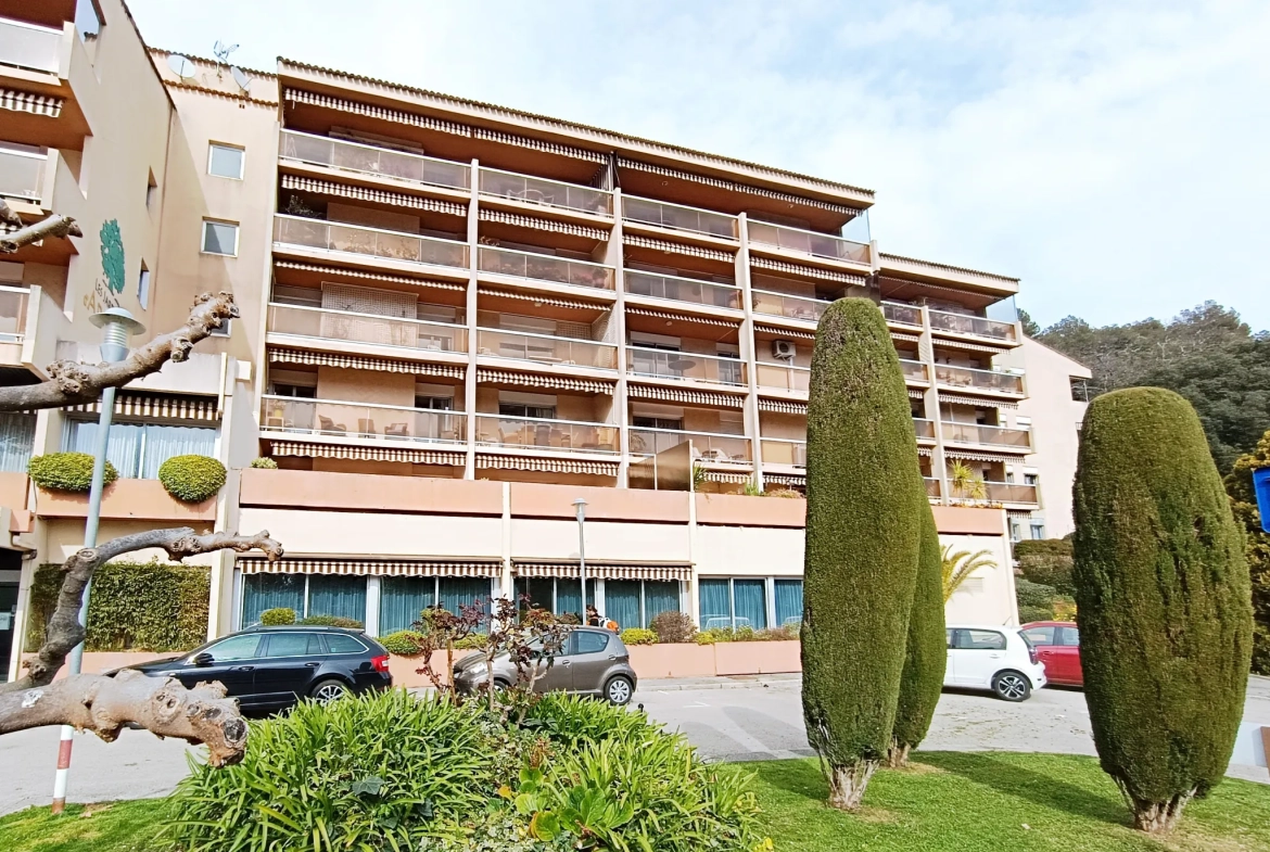 Appartement de 3 pièces avec terrasse panoramique à Grasse dans résidence seniors sécurisée 