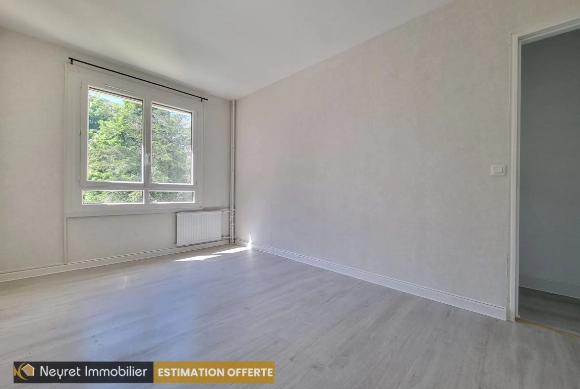 Appartement T4 de 88m² avec balcon et cave à Limas, proximité parc Vermorel 