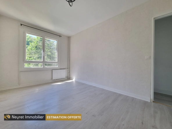 Appartement T4 de 88m² avec balcon et cave à Limas, proximité parc Vermorel 