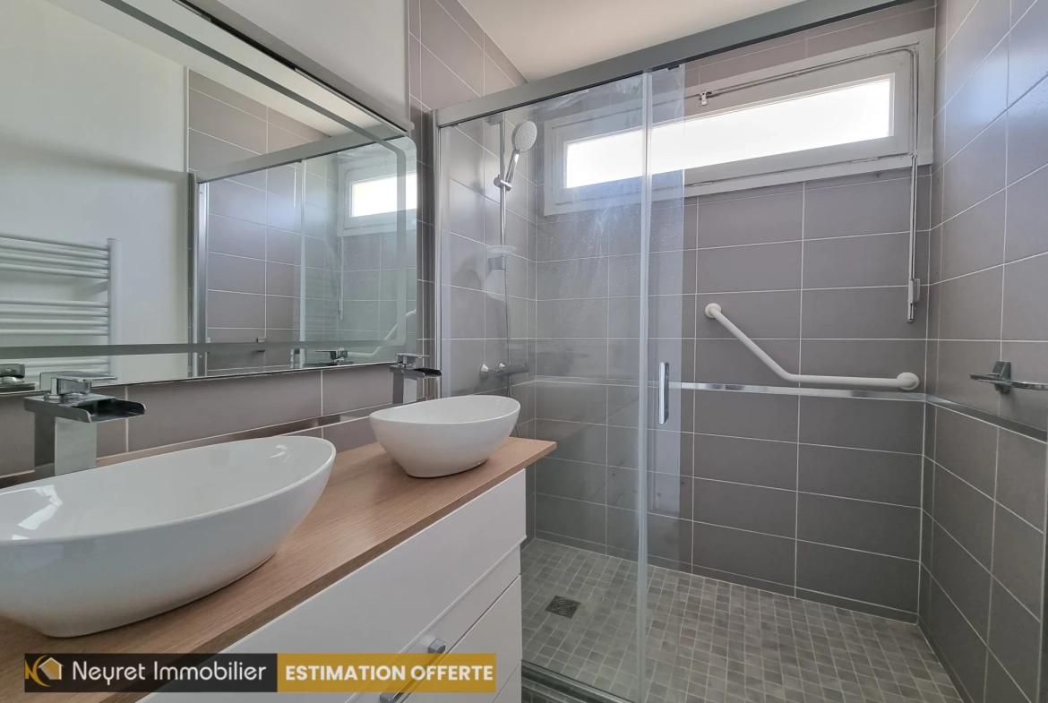 Appartement T4 de 88m² avec balcon et cave à Limas, proximité parc Vermorel 