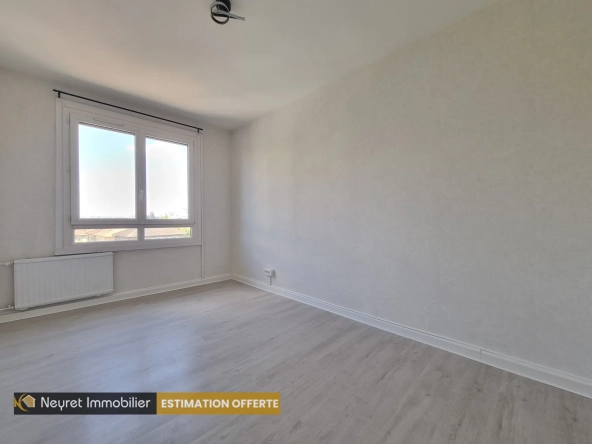 Appartement T4 de 88m² avec balcon et cave à Limas, proximité parc Vermorel 