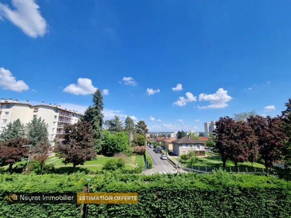 Appartement T4 de 88m² avec balcon et cave à Limas, proximité parc Vermorel 