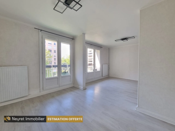Appartement T4 de 88m² avec balcon et cave à Limas, proximité parc Vermorel 