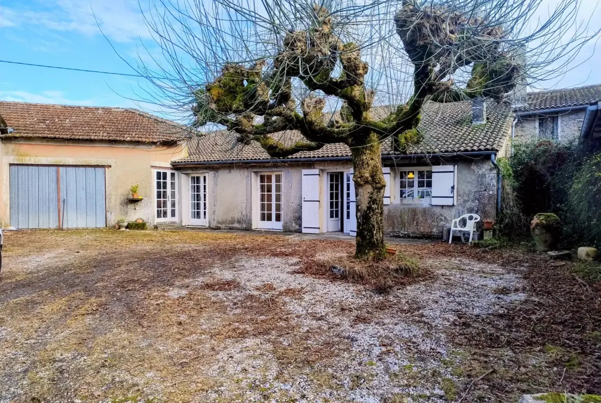 Charmante maison de village avec jardin et dépendances à Soussac, Gironde 